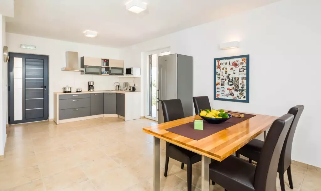 Offene Küche und Essbereich
